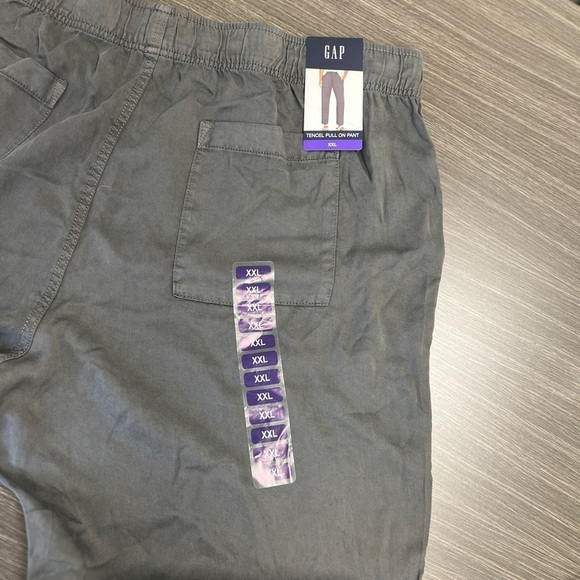 GAP NWT Size XXL Pants. Khaki. Elastic Waistband. Straight Leg. Closet Basic. - Picture 1 of 11